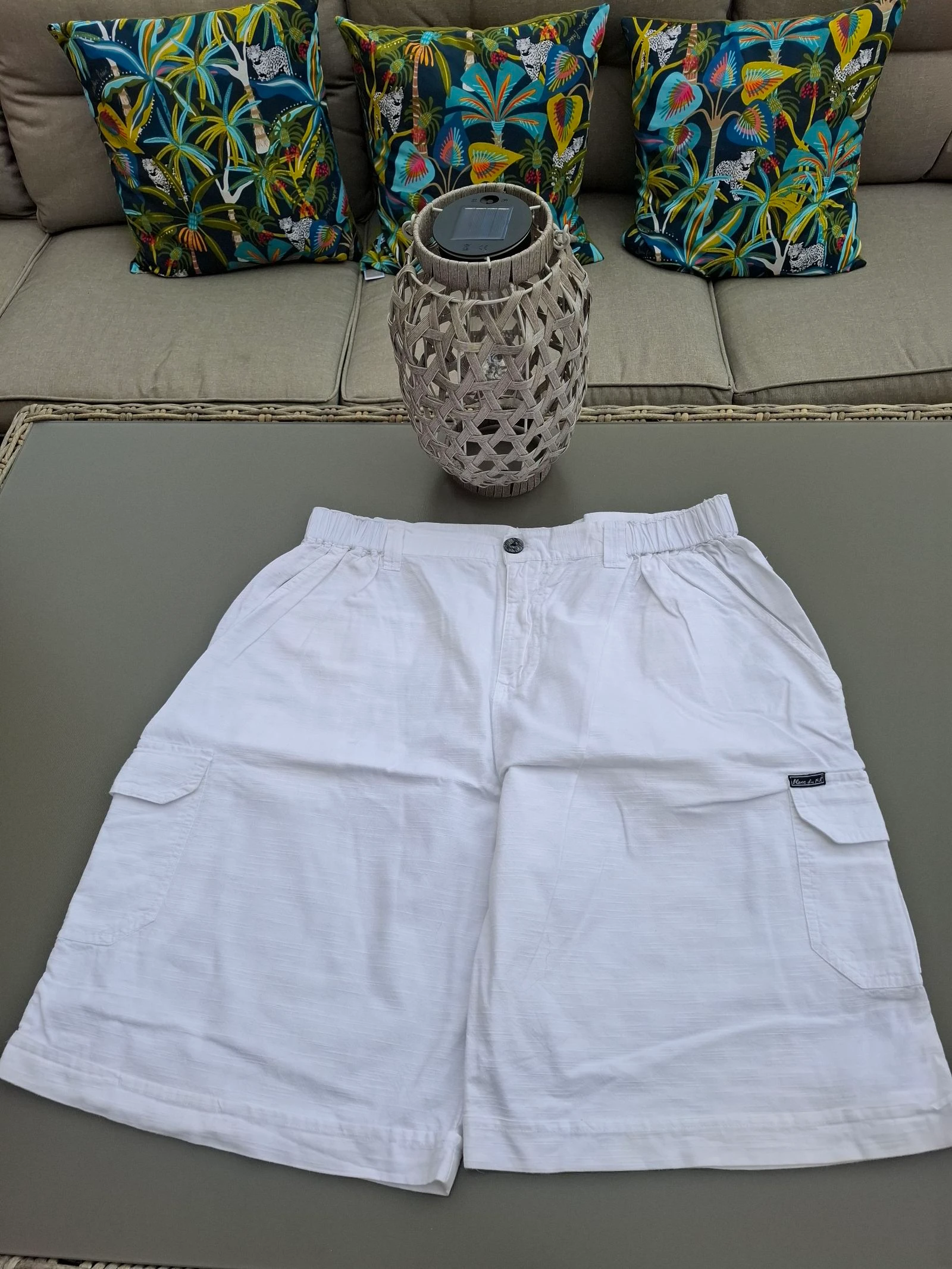 beau short cargo Blanc du Nil taille XXL en excellent
